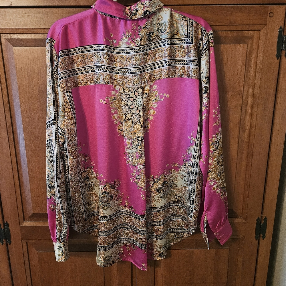 High Low Silk Like Top.  Says Size Small But Fits Like A XL - Picture 2 of 8